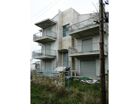 Reiheneckhaus kaufen in Flogita, 200 m² Grundstück, 90 m² Wohnfläche, 6 Zimmer