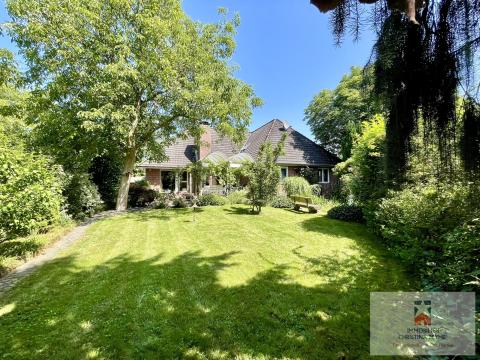 Einfamilienhaus kaufen in Burgwedel, 848 m² Grundstück, 250 m² Wohnfläche, 7 Zimmer