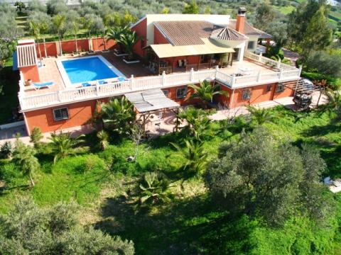 Villa kaufen in Alhaurín de la Torre, 8.500 m² Grundstück, 530 m² Wohnfläche, 21 Zimmer