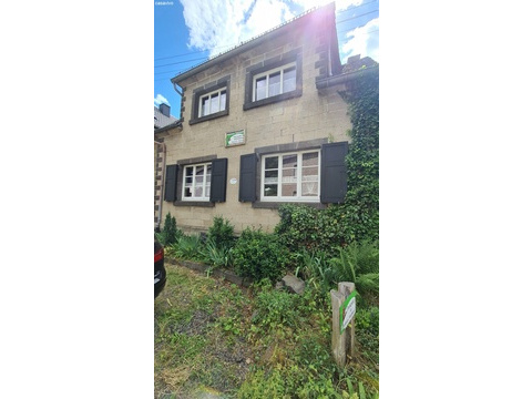 Ferienhaus Tuffstein mit Basalt Strassenfront