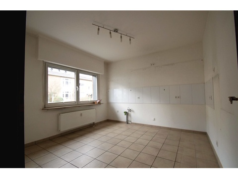 Haus kaufen in Düsseldorf, mit Garage, 432 m² Grundstück, 177 m² Wohnfläche, 14 Zimmer