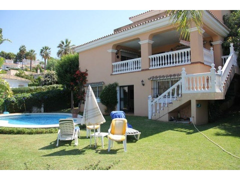Villa kaufen in Marbella Nueva Andalucía, 578 m² Grundstück, 470 m² Wohnfläche, 4 Zimmer