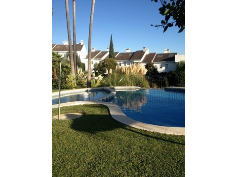 Doppelhaushälfte kaufen in Estepona, 167 m² Wohnfläche, 3 Zimmer