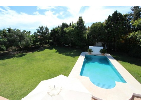 Villa kaufen in Estepona, 1.986 m² Grundstück, 430 m² Wohnfläche, 5 Zimmer