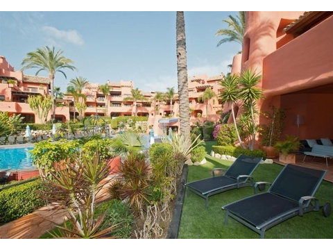 Erdgeschosswohnung kaufen in Estepona, 195 m² Wohnfläche, 3 Zimmer