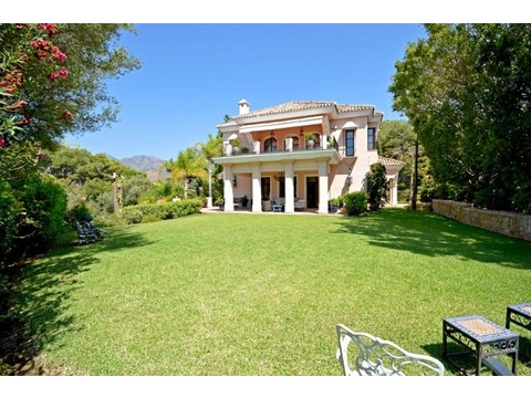 Villa kaufen in Marbella, 1.400 m² Grundstück, 598 m² Wohnfläche, 4 Zimmer