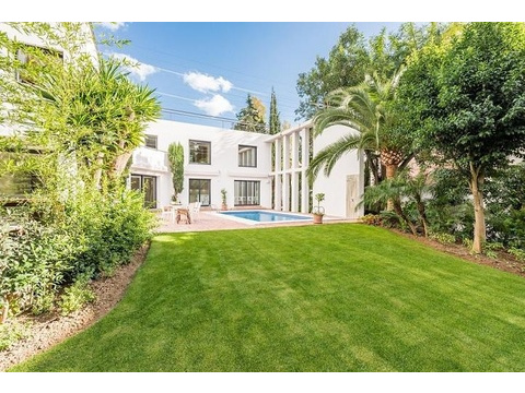 Villa kaufen in Marbella Nueva Andalucía, 985 m² Grundstück, 467 m² Wohnfläche, 4 Zimmer
