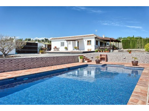 Villa kaufen in Estepona, 3.000 m² Grundstück, 177 m² Wohnfläche, 4 Zimmer