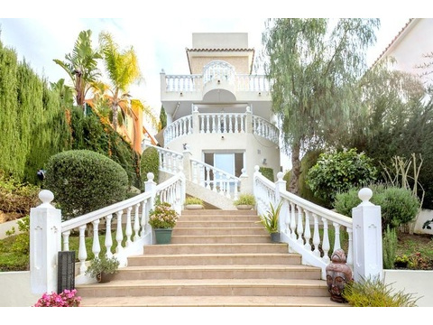 Villa kaufen in Marbella, 1.005 m² Grundstück, 332 m² Wohnfläche, 5 Zimmer