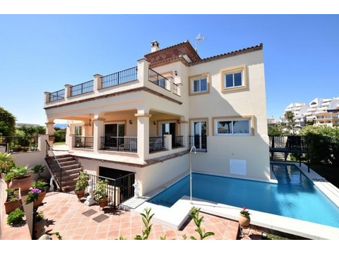 Villa kaufen in Mijas Costa, 700 m² Grundstück, 570 m² Wohnfläche, 5 Zimmer