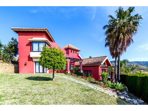 Villa kaufen in Marbella, 1.580 m² Grundstück, 450 m² Wohnfläche, 5 Zimmer