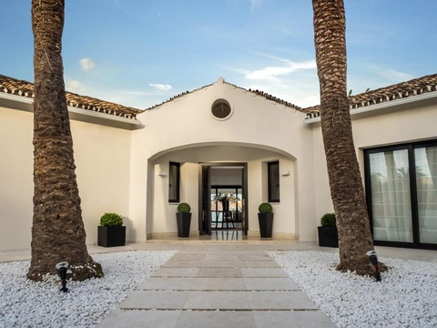 Villa kaufen in Marbella Nueva Andalucía, 990 m² Grundstück, 362 m² Wohnfläche, 6 Zimmer