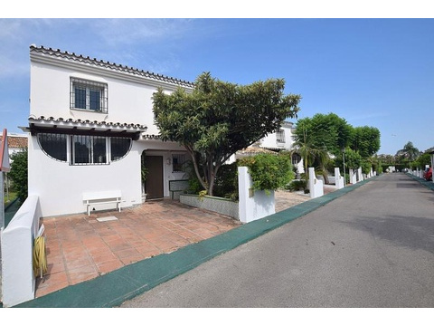 Reihenhaus kaufen in San Pedro de Alcantara, 160 m² Wohnfläche, 4 Zimmer