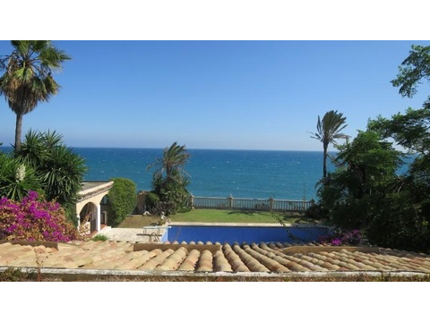 Villa kaufen in Estepona, 1.400 m² Grundstück, 400 m² Wohnfläche, 4 Zimmer