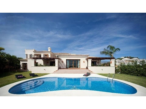 Villa kaufen in Marbella Nueva Andalucía, 1.242 m² Grundstück, 946 m² Wohnfläche, 7 Zimmer