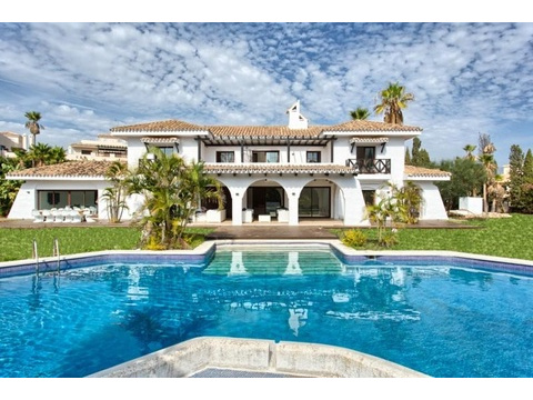 Villa kaufen in Marbella Nueva Andalucía, 4.976 m² Grundstück, 801 m² Wohnfläche, 8 Zimmer