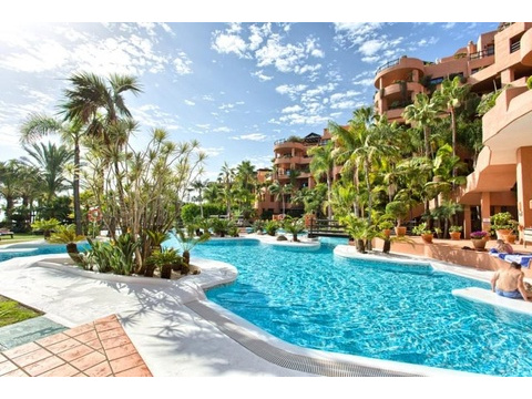 Wohnung kaufen in Estepona, 155 m² Wohnfläche, 2 Zimmer
