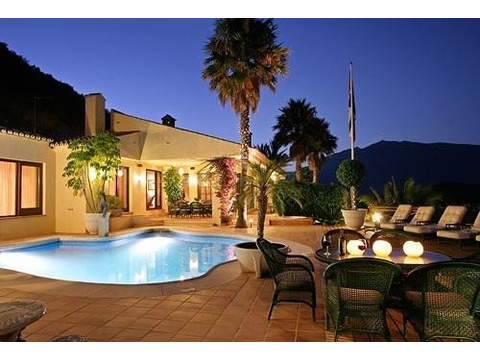 Villa kaufen in Benahavís, 12.537 m² Grundstück, 327 m² Wohnfläche, 4 Zimmer
