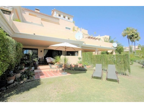 Erdgeschosswohnung kaufen in Marbella, 100 m² Wohnfläche, 2 Zimmer