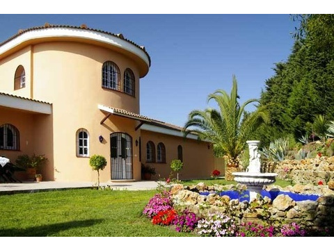 Villa kaufen in Estepona, 2.500 m² Grundstück, 625 m² Wohnfläche, 8 Zimmer