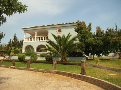 Villa kaufen in Estepona, 6.000 m² Grundstück, 223 m² Wohnfläche, 5 Zimmer