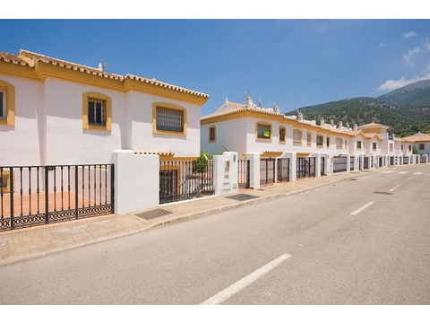 Stadthaus kaufen in Alhaurín el Grande, 137 m² Wohnfläche, 3 Zimmer