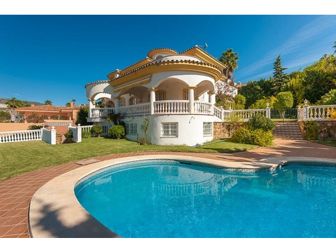 Villa kaufen in Benalmádena, 1.250 m² Grundstück, 400 m² Wohnfläche, 4 Zimmer
