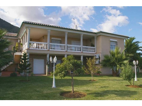 Villa kaufen in Alhaurín de la Torre, 1.000 m² Grundstück, 656 m² Wohnfläche, 7 Zimmer