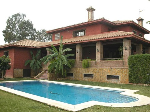 Villa kaufen in Fuengirola, 2.000 m² Grundstück, 450 m² Wohnfläche, 4 Zimmer