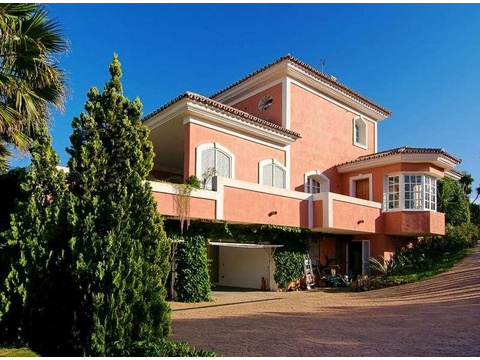 Villa kaufen in Nueva Andalucía, 3.119 m² Grundstück, 535 m² Wohnfläche, 4 Zimmer