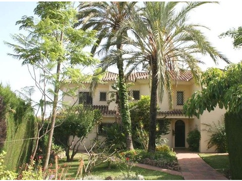 Villa kaufen in Marbella, 2.250 m² Grundstück, 491 m² Wohnfläche, 5 Zimmer