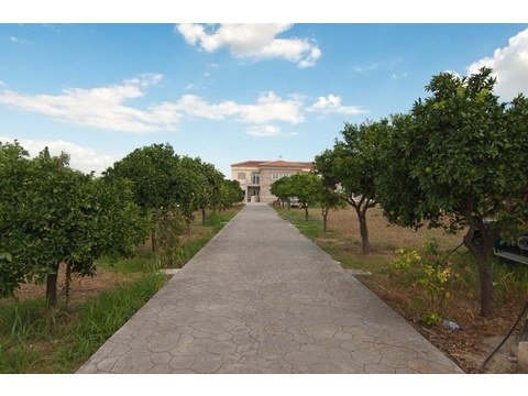 Villa kaufen in Alhaurín de la Torre, 6.860 m² Grundstück, 300 m² Wohnfläche, 4 Zimmer
