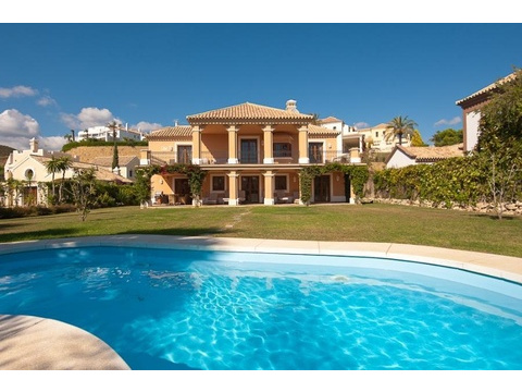Villa kaufen in Estepona, 1.650 m² Grundstück, 258 m² Wohnfläche, 4 Zimmer