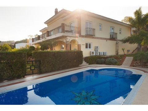 Villa kaufen in Alhaurín el Grande, 2.400 m² Grundstück, 330 m² Wohnfläche, 4 Zimmer