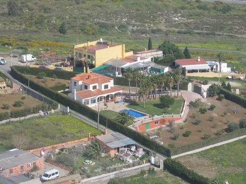 Villa kaufen in Estepona, 2.700 m² Grundstück, 251 m² Wohnfläche, 5 Zimmer