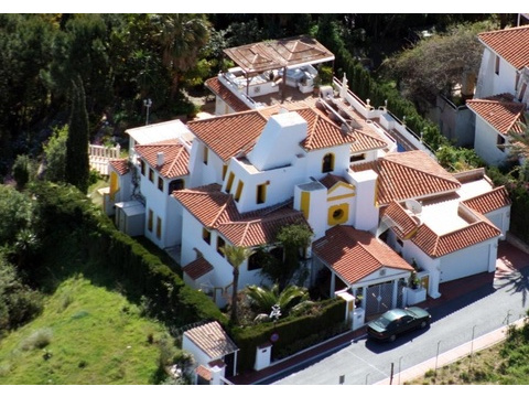 Villa kaufen in Nueva Andalucía, 1.558 m² Grundstück, 689 m² Wohnfläche, 5 Zimmer