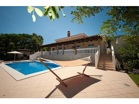 Villa kaufen in Alhaurín el Grande, 1.000 m² Grundstück, 250 m² Wohnfläche, 4 Zimmer