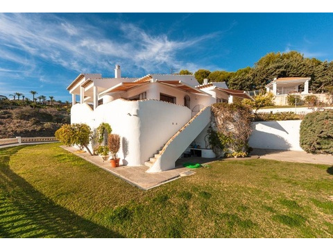 Villa kaufen in Nerja, 5.658 m² Grundstück, 384 m² Wohnfläche, 4 Zimmer