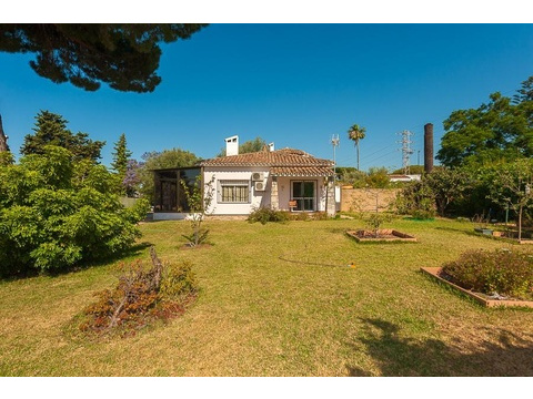 Villa kaufen in Marbella, 2.374 m² Grundstück, 246 m² Wohnfläche, 4 Zimmer