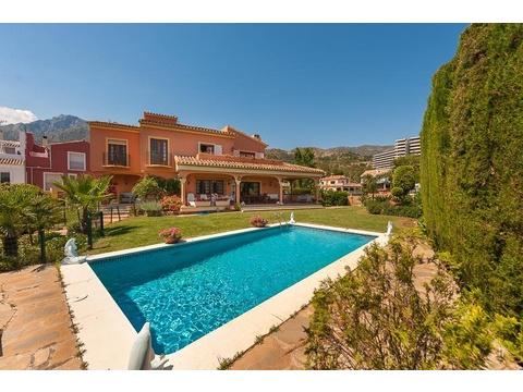 Villa kaufen in Marbella, 1.287 m² Grundstück, 246 m² Wohnfläche, 5 Zimmer