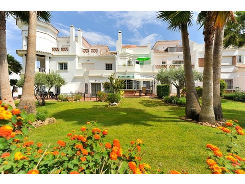 Stadthaus kaufen in Alhaurín de la Torre, 181 m² Wohnfläche, 3 Zimmer