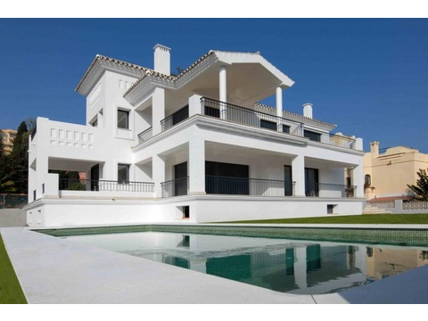 Villa kaufen in Nueva Andalucía, 951 m² Grundstück, 602 m² Wohnfläche, 6 Zimmer