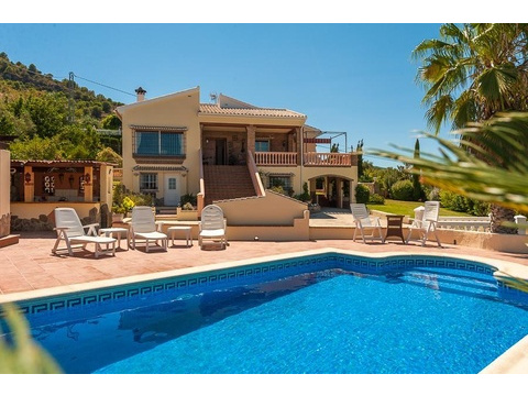 Villa kaufen in Alhaurín de la Torre, 1.500 m² Grundstück, 243 m² Wohnfläche, 5 Zimmer