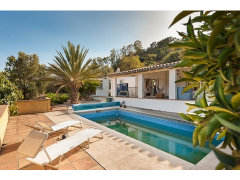 Haus kaufen in Estepona, 3.800 m² Grundstück, 177 m² Wohnfläche, 3 Zimmer