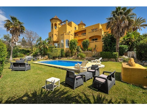 Villa kaufen in El Rosario, 1.450 m² Grundstück, 440 m² Wohnfläche, 7 Zimmer