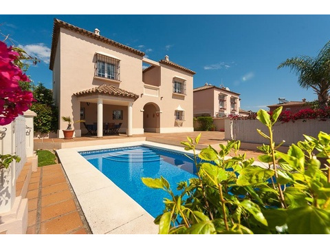 Villa kaufen in Malaga, 654 m² Grundstück, 202 m² Wohnfläche, 3 Zimmer