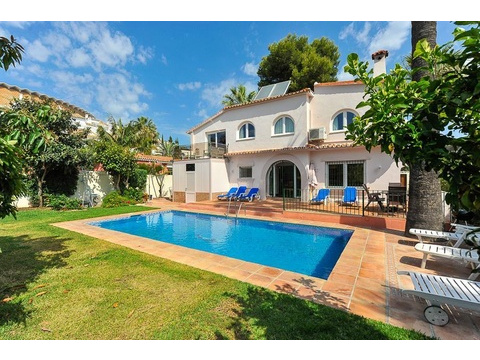 Villa kaufen in Nueva Andalucía, 513 m² Grundstück, 204 m² Wohnfläche, 4 Zimmer