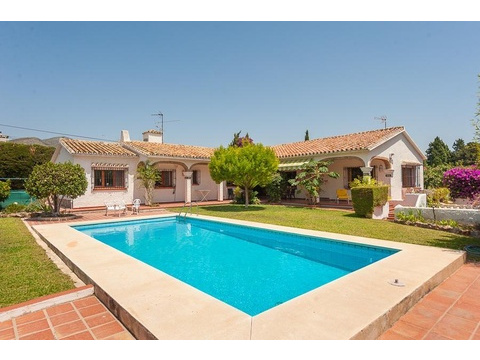 Villa kaufen in Torremolinos, 1.516 m² Grundstück, 279 m² Wohnfläche, 4 Zimmer