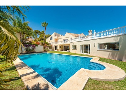 Villa kaufen in Las Chapas, 1.660 m² Grundstück, 369 m² Wohnfläche, 5 Zimmer