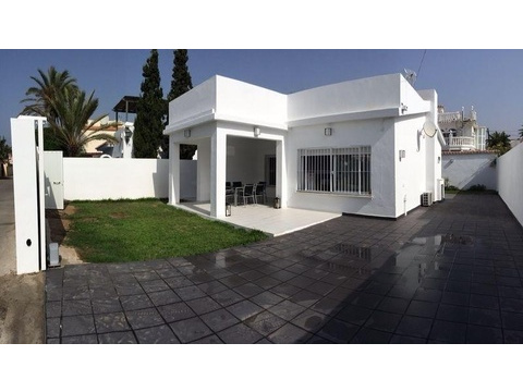 Villa kaufen in Marbella, 275 m² Grundstück, 55 m² Wohnfläche, 2 Zimmer